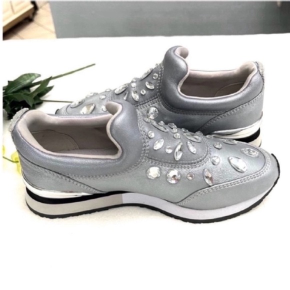 Tory Burch Metallic Silver Embellished Sneakers Slip On Size 5.5 - Picture 1 of 12